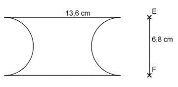 Figuren er et rektangel minus to halvsirkler. Rektangelet har sidelengder 13,6 cm og 6,8 cm, og sistnevnte lengde er også diameteren i halvsirklene.